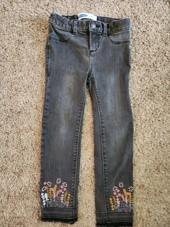 Old Navy Gray Girls Jeans with Floral Embroidery Size 5T