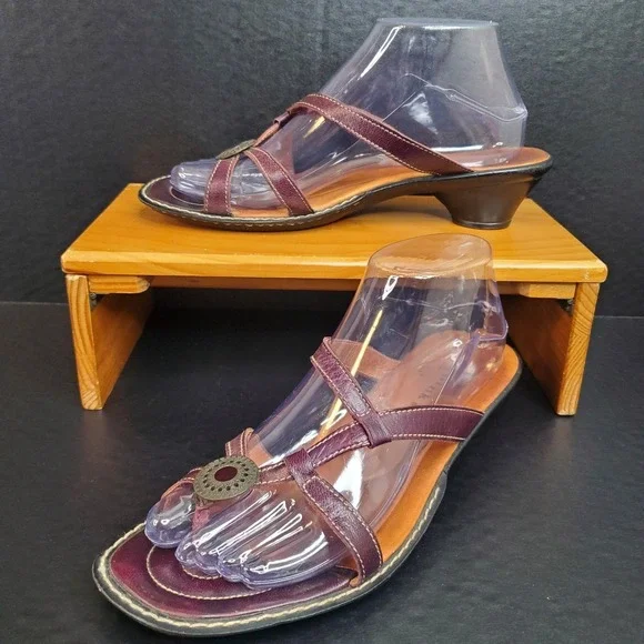 THINK! Sandals US 7.5 EU 38 Womens Maroon Leather Thong Kitten Heel Strappy Shoe