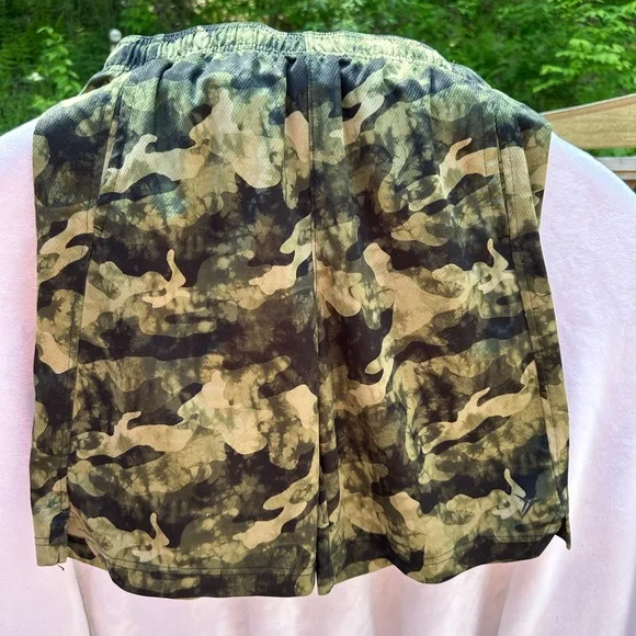 Boys old navy go dry camo shorts - Great used‎ condition- xl 14-16
