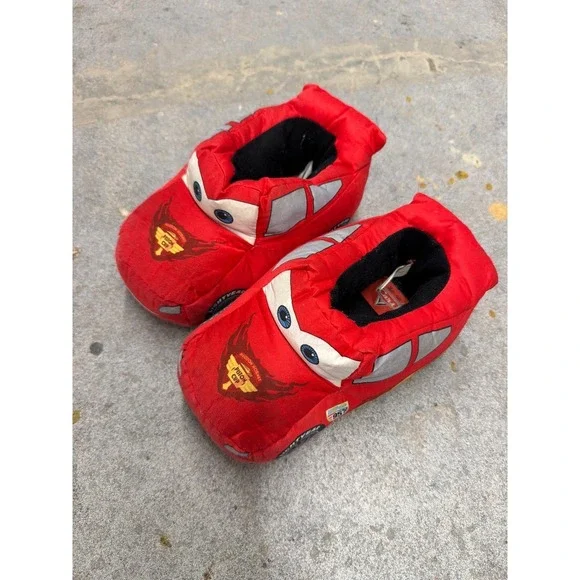 Disney Pixar Cars Lightning McQueen Kids Plush Slippers Red Size XL 11-12