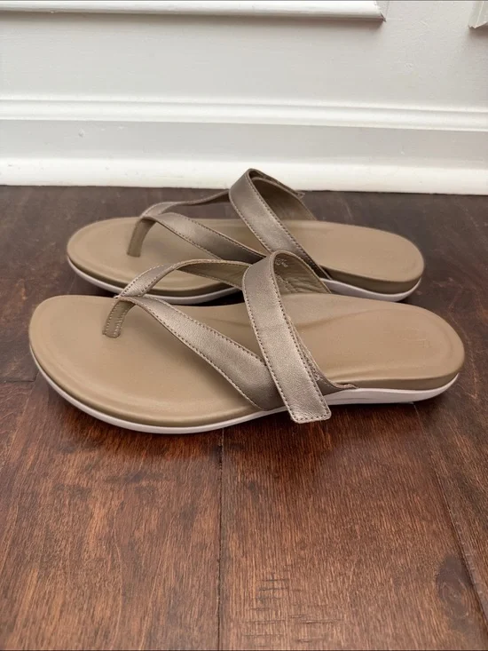 ABEO metallic Oasis Thong Sandal 11