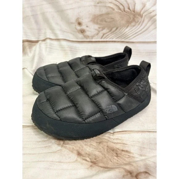 The North Face ThermoBall Traction Mule II Kids Youth 2 Black Slippers NF0A39UX