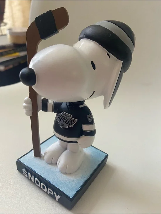 Peanuts Snoopy NHL Los Angeles Kings Hockey Bobblehead - Black & White