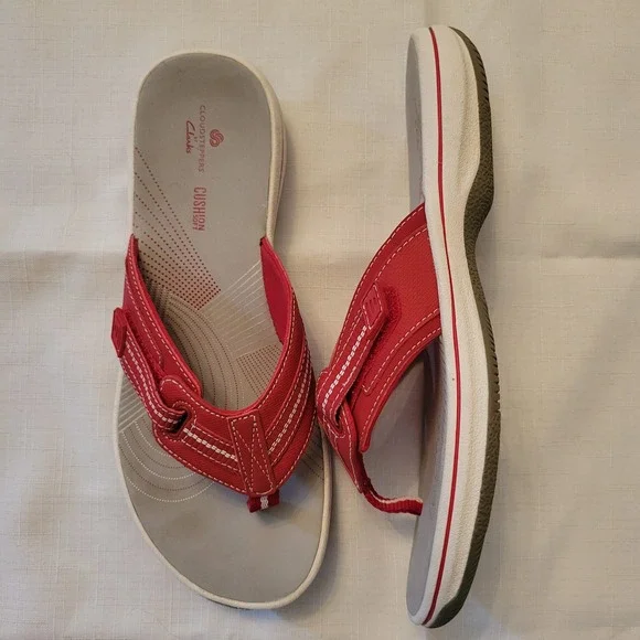 Clarks 7M Sandals Red Cloudsteppers Adjustable Post Flip Flop Breeze Sea Comfort
