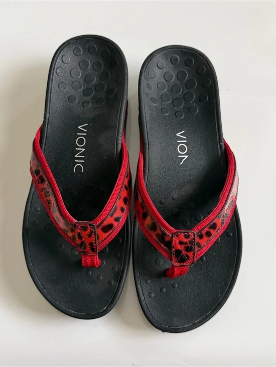 Vionic Red and Black Leopard-Print Thong Sandals