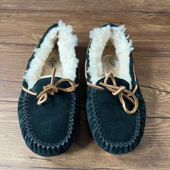 UGG Dakota Black Suede‎ Slippers Moccasins Size 4Y Shoes