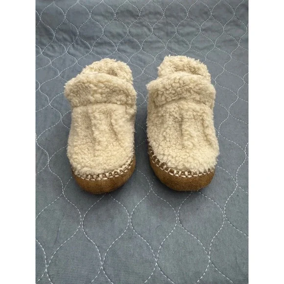 LL Bean Toddler Fleece Slippers Suede Sole Cream Tan‎ 510713 Size 5-6
