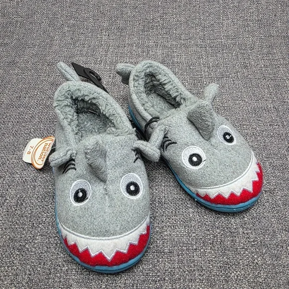 Wonder Nation Kids Shark Slip-On Slippers Gray/Red Embroidered US 7-8
