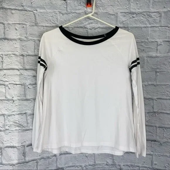 Old navy kids longsleeve crewneck tee shirt white w/ black accents size 14 kids