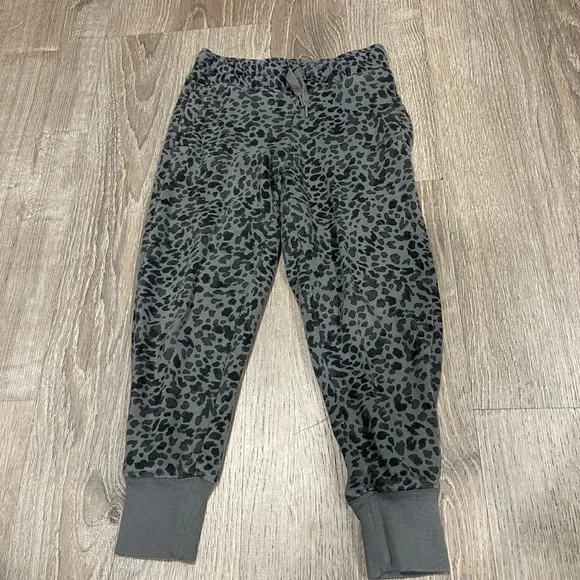 Old Navy girls Leopard Print joggers size 5