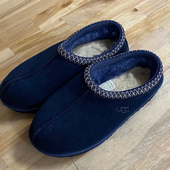 UGG kids Navy Suede Plush-Lined Slip-On Clog size 4  Like new