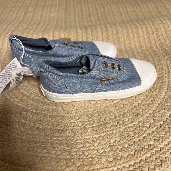 NWT Toddler boy size 9 slip on sneaker