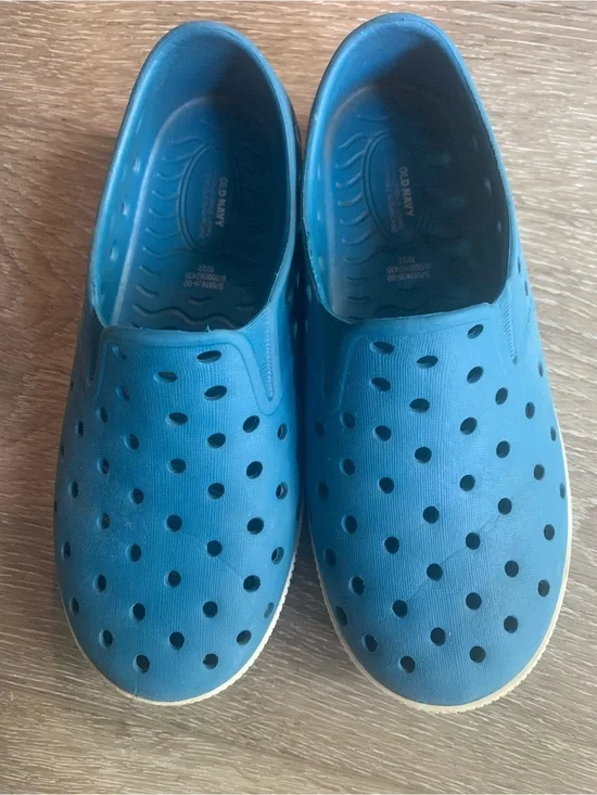 Old Navy Kids' Blue Slip-On Water Shoes Size 10