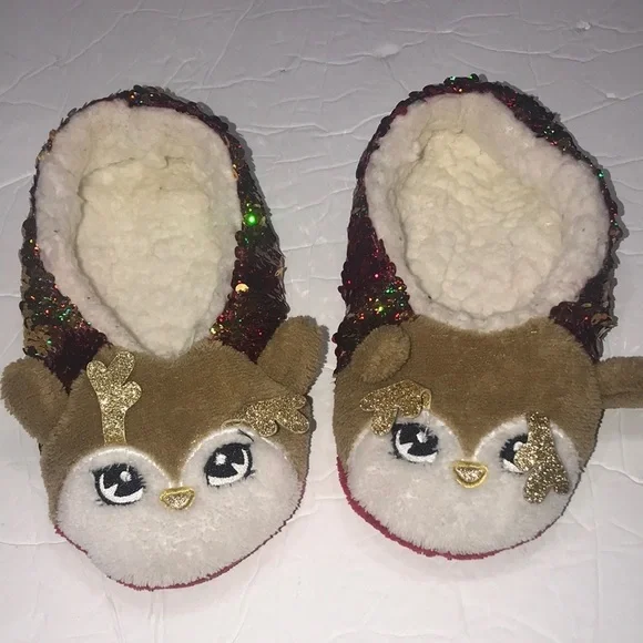 Adorable Girl’s Reindeer Slippers