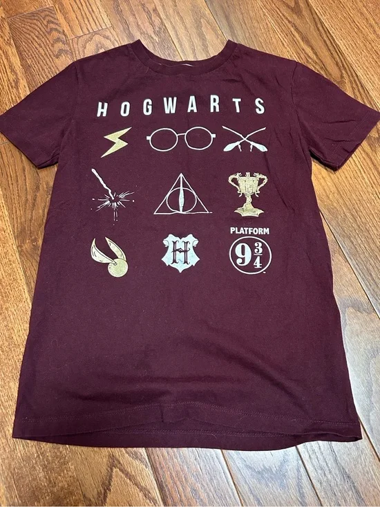 Hogwarts Old Navy Graphic Kids T‑Shirt in Maroon Size L