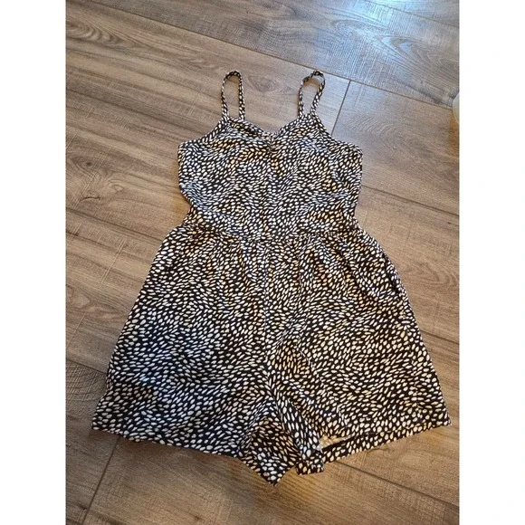 Old navy girls romper size 6-7‎