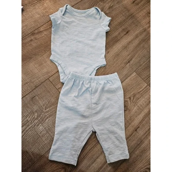 Old navy‎ newborn outfit
