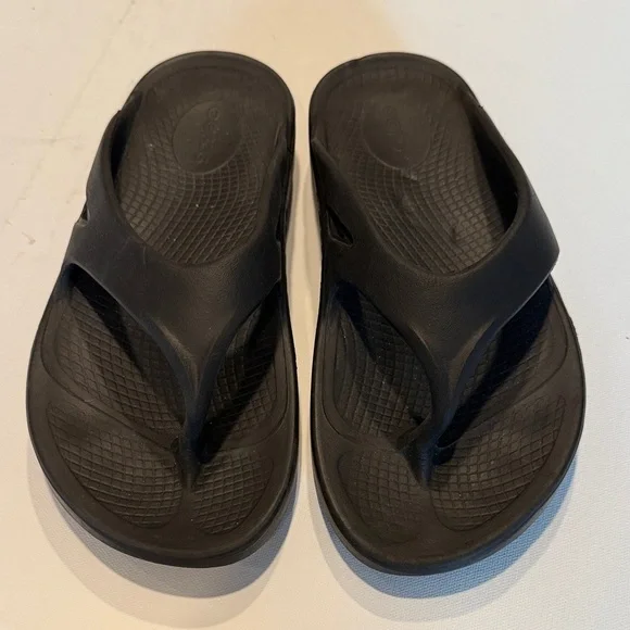 OOFOS Black Women's Sandals