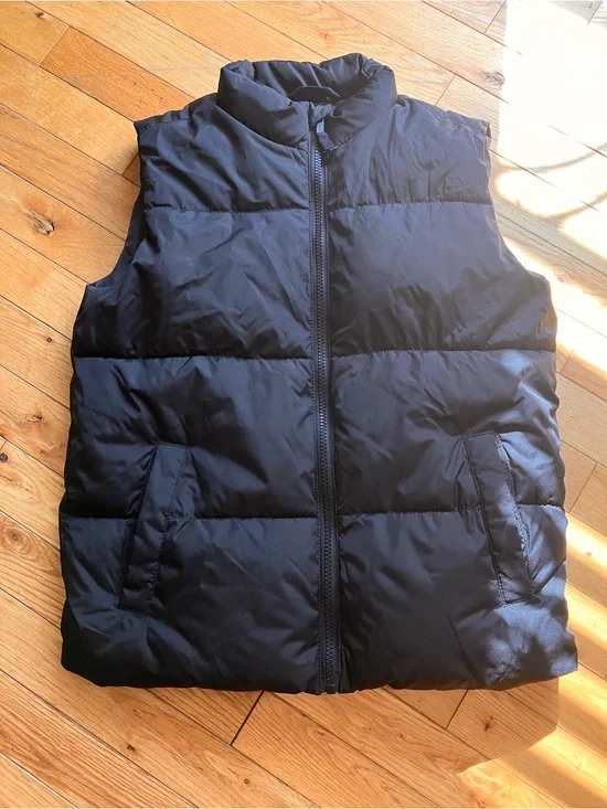 Old Navy Black Quilted Puffer Vest - Sleeveless Zip Front