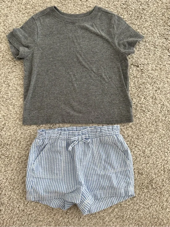 Old Navy Gray Knit Tee with Blue & White Seersucker Shorts