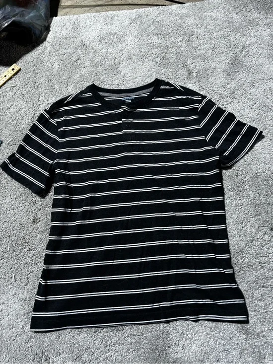 Old Navy Black and White Striped Short Sleeve Tee