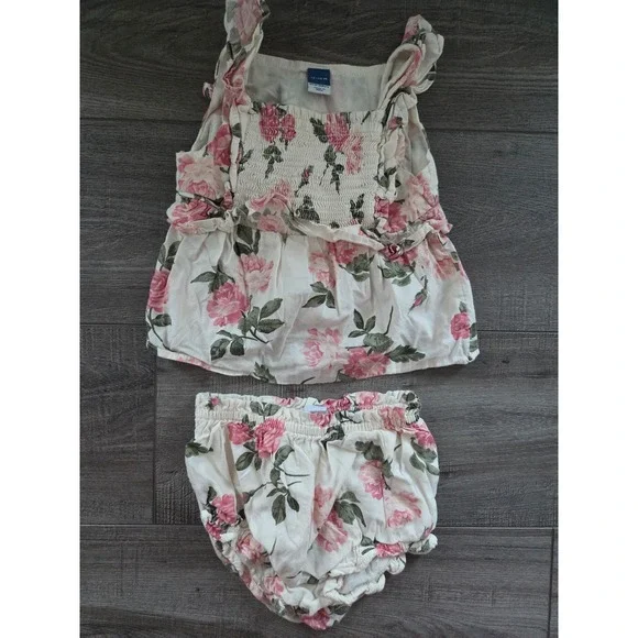 Old navy baby girl outfit 12-18‎ mos