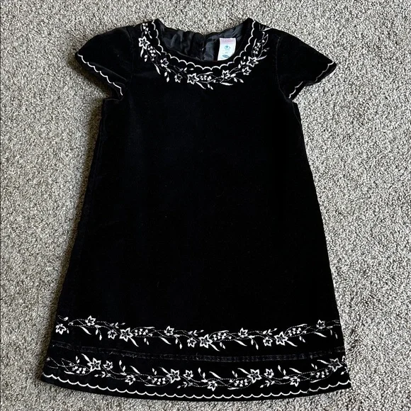 Old Navy Girls Black Velvet Dress with White Floral Embroidery size 4‎