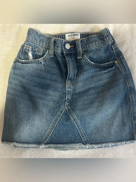 Old Navy Youth Girls Size 8 Raw Hem Distressed Denim Mini Skirt