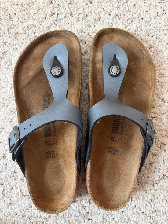 Birkenstock Gizeh Sandals in Metallic Silver