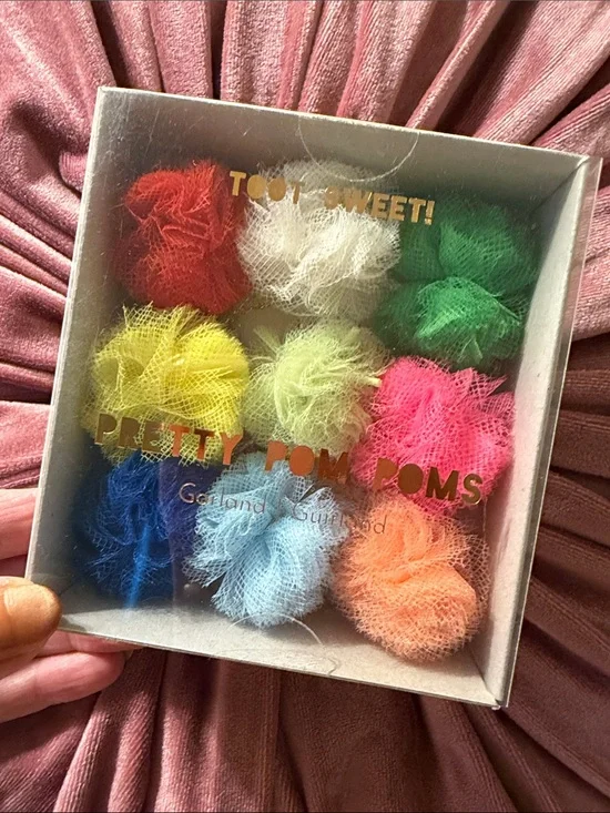 Meri Meri TOOT SWEET Pretty Pom Poms Decorative Garland - Multicolor