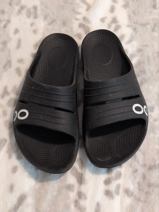 Oofos Black Slide Sandals Sz 39 Comfy Summer Beach Lake Slip-on Comfortable