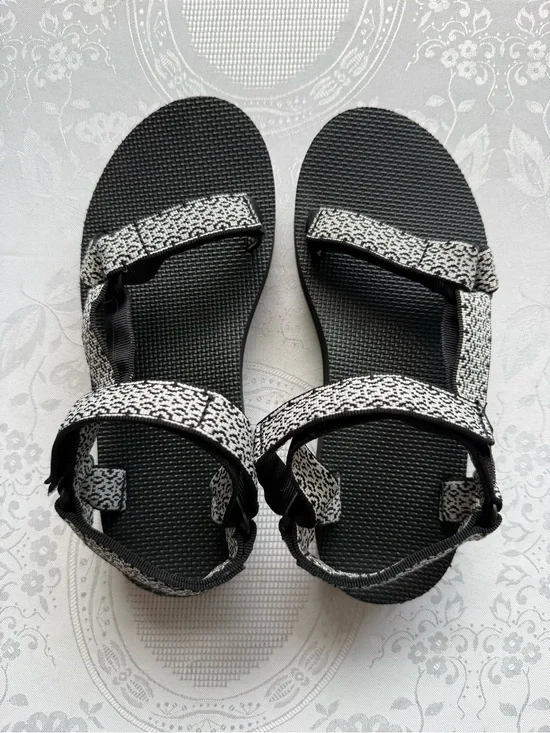 Teva Midform Black/White Boho Geometric Patterned Strap Sandals Women’s Size 8