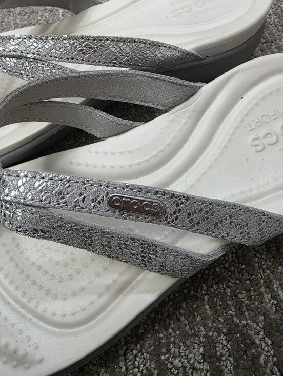 Crocs Capri V Shimmer Silver Flip Flops Double Strap Comfort Foam Resortwear 9