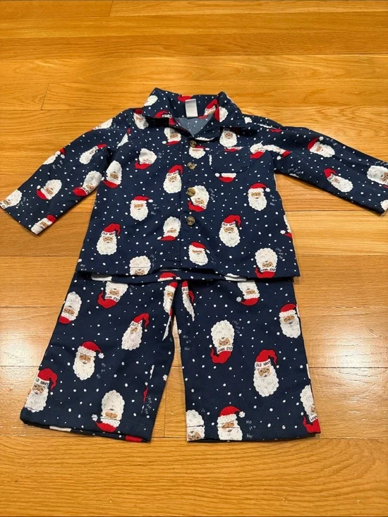 Old navy Christmas 2 piece sleep set size 12-18 months.