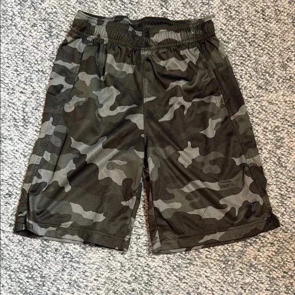 Old Navy Active Boys Camo Shorts L (10-12) Green Camo Boys Size LG Go-Dry