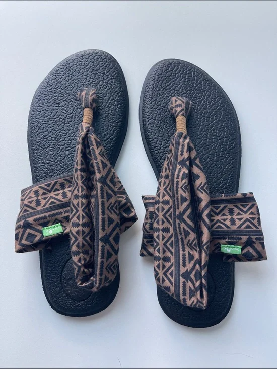 Sanuk size 9 EU 40
