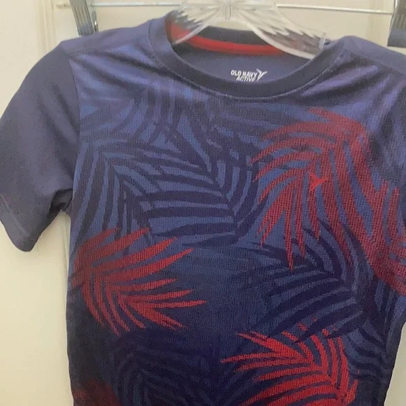 Children’s old navy active tee large