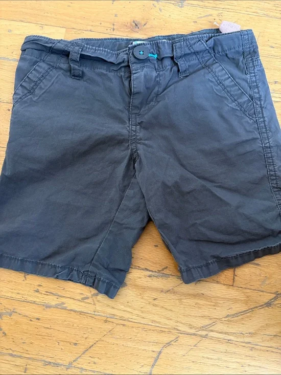 Girls Gray Lightweight Snap Shorts with Pockets by Old Navy Size 5