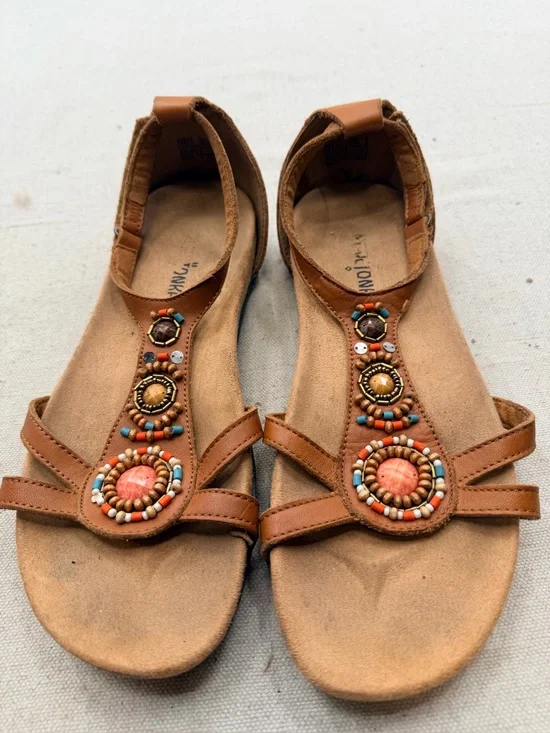 Minnetonka Women's Tan Beaded T-Strap Sandals