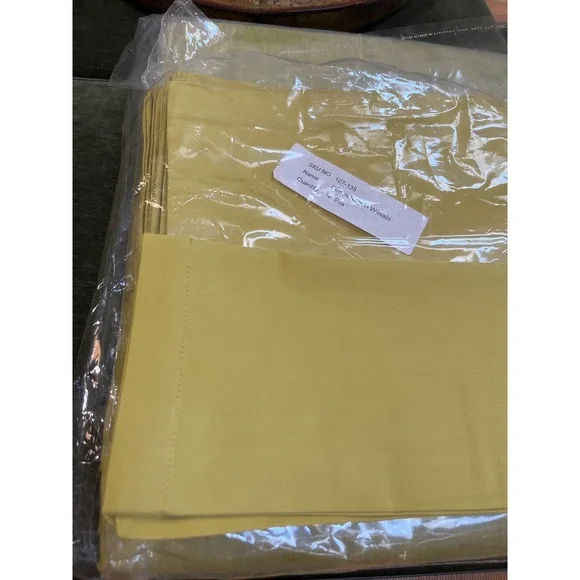 Crate &Barrel Wasabi Cotton Napkins