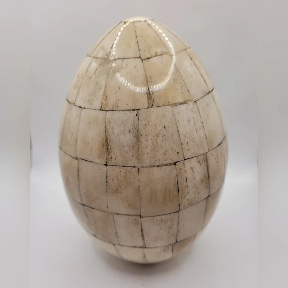 Crate & Barrel Ivory Color Bone Egg Shape Table Decorative Paper Weight