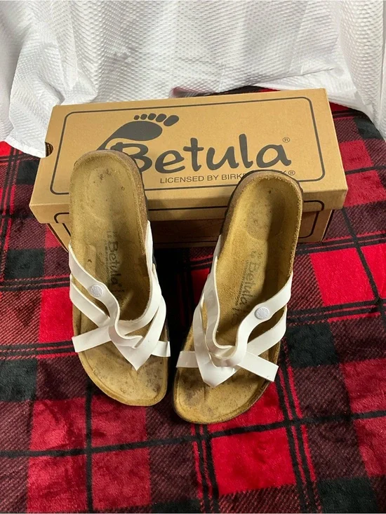EUC BETULA BY BIRKENSTOCK Women's White Leather  Sandals