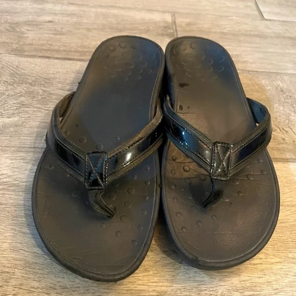 Vionic Tide II toe black thong sandals, size 10 1/2