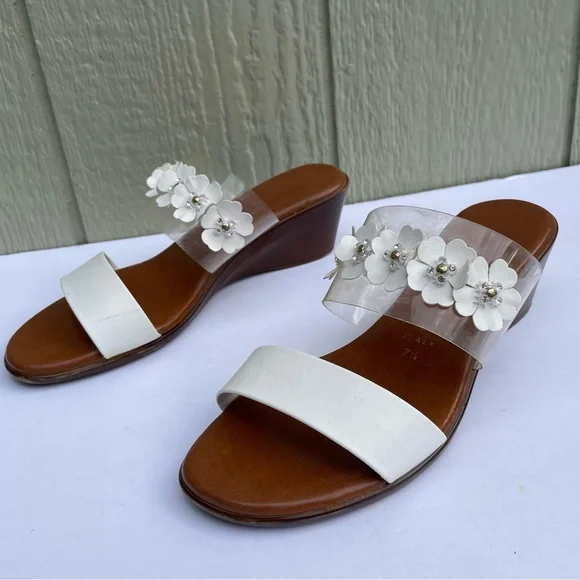 Italian sandals Womens 7.5 White Brown Foot Bed Lightweight Summer‎