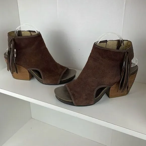 OTBT Free Spirit Chocolate Brown Suede Fringe Trim Slingback Sandals 9
