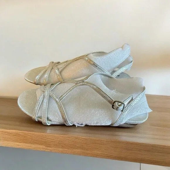 Easy‎ Street Shiny Silver Faux Leather Crossover Wedge Sandals 7 M NEW