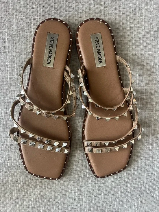 Steve Madden summer resort wear  Studded Strappy Slide Sandals, women’s 9.5.