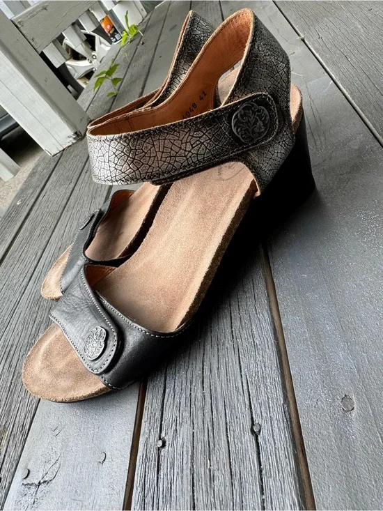 Women’s Taos Metallic Pewter leather wedge sandals orthopedic  sz 10