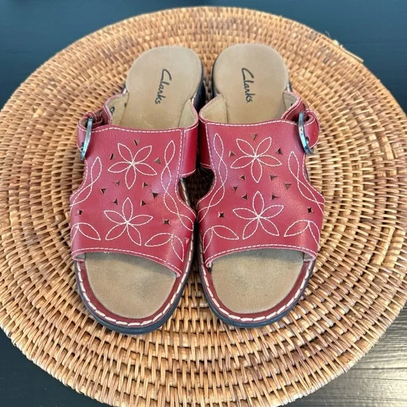 Clarks‎ Women's Floral Red Sandals