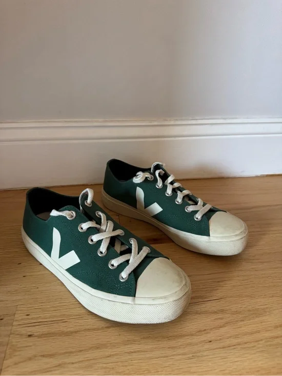 Veja Wata II Pierre Sneaker in Green and White